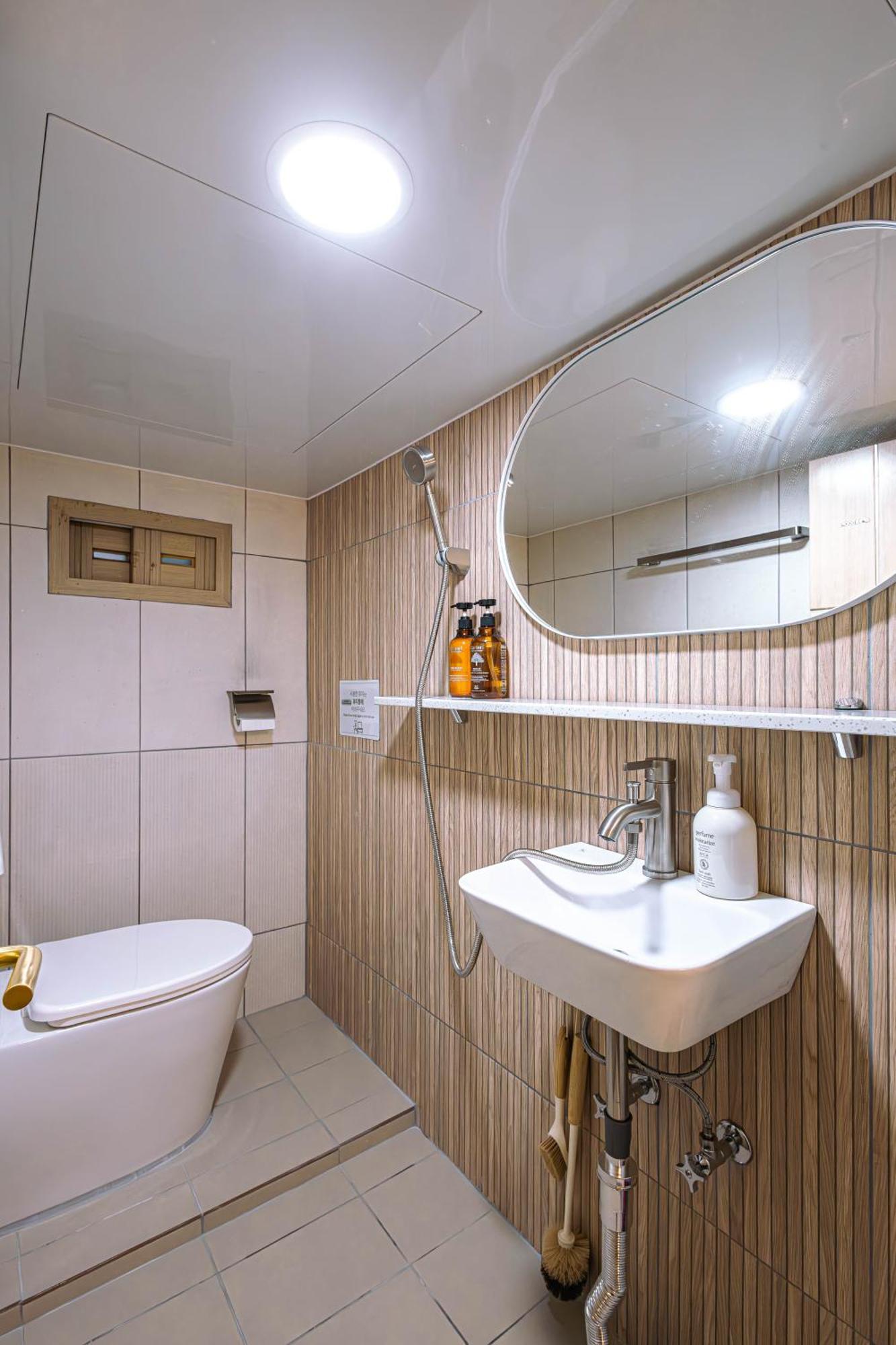 Marie'S House 102 Hongdae Hotel Seoul Exterior photo